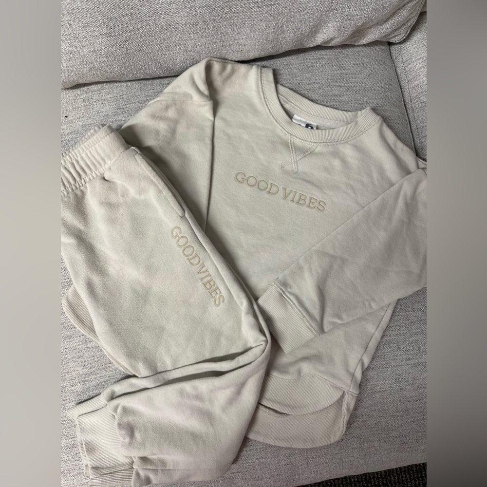 Cotton Kids Cream/ Beige “ Good Vibes “ sweatsuit size 6